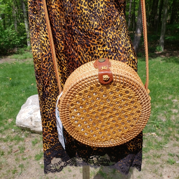 Wicker Purse - Picture 3 of 8